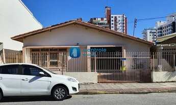 Imagem: A/Ampla Casa Comercial bem localizada. À