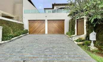 Imagem 3: Casa de condomínio para venda tem 356 metros quadrados com 4 quartos