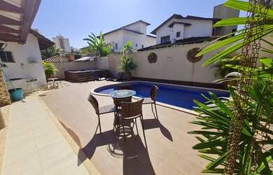 Imagem 6: Casa de condomínio para venda tem 480 metros quadrados com 4 quartos