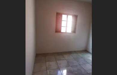 Imagem 6: Casa com 3 dormitórios para alugar, 100 m² por R$ 950,00/mês - Universitário - Uberaba/MG