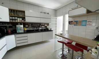 Imagem 2: Casa no Summerville com 4 dormitórios, sendo duas suítes uma com closet