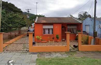 Imagem: Casa à Venda no Bairro Hípica 3 Dormitórios