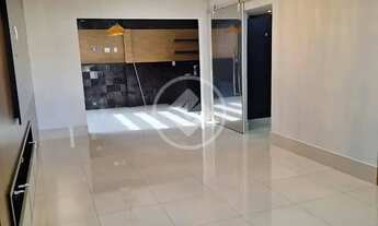 Imagem 2: Sobrado à venda no Condomínio Mont Serrat, com móveis planejados na sala, cozinha e nas 03