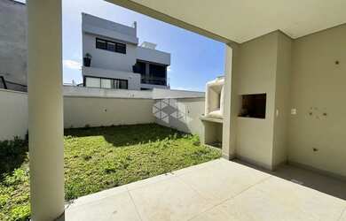 Imagem 6: Casa 3 Dormitórios sendo 1 suíte, 1 vaga de garagem no bairro Campeche, em Florianópolis/S