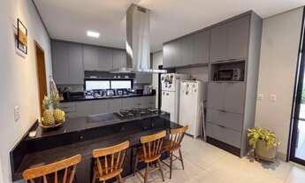 Imagem 3: Vende-se sobrado com 4 suítes no Condomínio Villa Jardim em Cuiabá MT