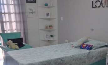 Imagem 3: Sobrado para venda possui 215 metros quadrados com 3 quartos