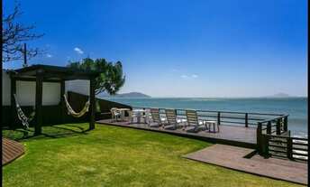 Imagem 2: Casa para venda com 235 metros quadrados com 6 quartos