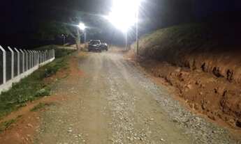 Imagem 3: Terreno de 1000m² com lago no local