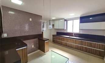 Imagem 6: Ao lado das maravilhosas praças da Mata da Praia, um belíssimo 4 quartos reformado , andar