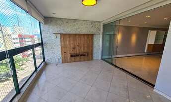 Imagem 3: Ao lado das maravilhosas praças da Mata da Praia, um belíssimo 4 quartos reformado , andar