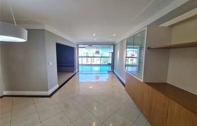 Imagem 7: Ao lado das maravilhosas praças da Mata da Praia, um belíssimo 4 quartos reformado , andar