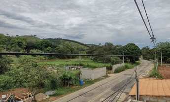 Imagem 4: Ponto comercial com quitinete, quintal e área de estacionamento