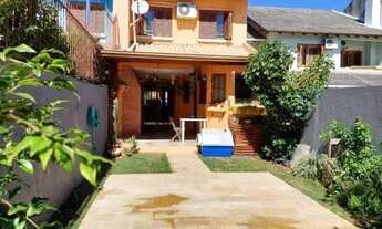 Imagem 3: Sobrado em Porto Alegre, no bairro Espírito Santo, com 3 dormitório(s), e 3 banh