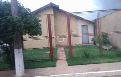 Imagem: CASA COM AMPLO TERRENO LIVRE