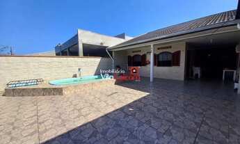 Imagem: Casa com 4 quartos e com piscina em Praia