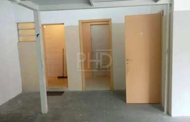 Imagem 7: Salão comercial medindo 60 m², com 1 banheiro e uma copa, sem vaga de garagem