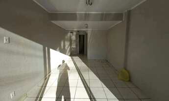 Imagem 5: Sala comercial térrea com 80 m², um banheiro