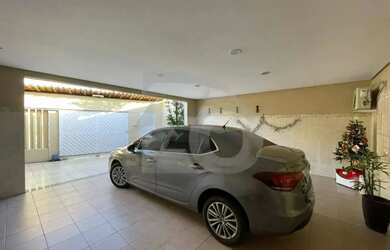 Imagem 3: Casa Ampla Para Venda com 393,4m² e Quintal no Aeroporto