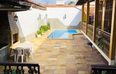 Imagem 2: Vende-se Casa no Calhau - 05 suíte sendo 01 master - todas com varanda - Piscina - Área Go