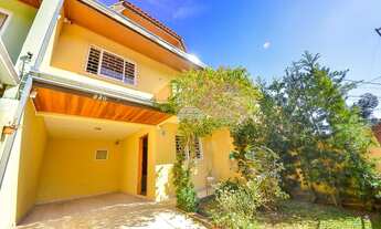 Imagem: Sobrado triplex com churrasqueira