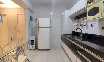 Imagem 6: Apartamento reformado na quadra do mar da Praia do Tombo de 2 dormitórios sendo 1 suíte co