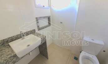 Imagem 7: A Unisol Imóveis aluga apartamento com dois dormitórios sendo duas suítes e sala com sacad