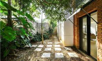 Imagem 7: Casa em condominio fechado, em frente a uma Praça