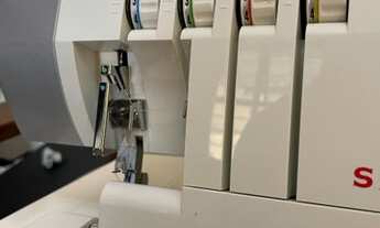 Imagem 3: VENDO Nova Máquina Overloque Singer