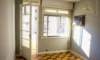 Imagem 2: Vendo apartamento de três dormitórios, em andar alto, na Rua Demétrio Ribeiro, Centro de P