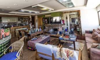 Imagem 6: Apartamento de três dormitórios, dois deles suítes, churrasqueira, lareira e quatro vagas