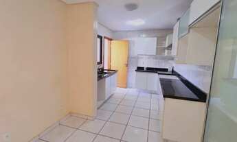 Imagem 2: Sobrado para venda possui 462 metros quadrados com 4 quartos em Jardim América - Goiânia