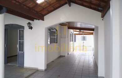 Imagem 3: Casa para aluguel tem 312 m² com 3 dormitórios, 3 wcs, 4 vagas,á rea coberta com churrasqu