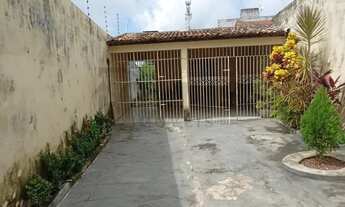 Imagem 2: Casa espaçosa com 3/4 , suíte e 4 vagas de garagem à venda no Aeroporto