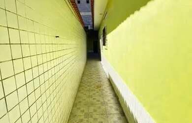 Imagem 3: Casa Térrea Independente com 3 Dormitórios + Edícula na Guilhermina, Lado Praia