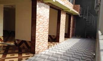 Imagem 7: Alojamentos ou república e excursões familiares ao lado do host. Monte Sinai e UFJF