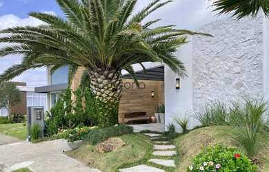 Imagem 2: Casa beira lago mobiliada e decorada com 4 suítes e piscina à venda, 220 m² - Condomínio S