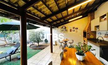 Imagem 6: Lindo sobrado todo mobiliado com área de churrasco e frente praça no Jardim américa