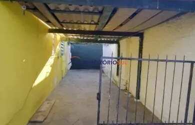 Imagem 3: Casa em Porto Alegre, no bairro Vila Nova, com 2 dormitório(s), e 2 banheiros, à