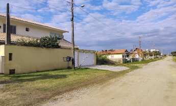 Imagem 3: Averbado! lindo, espaçoso e a poucos metros da praia, esse sobrado irá te surpreender!