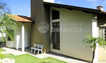 Imagem 2: CASA À VENDA NA VILA FLAMBOYANT EM APUCARANA. (PRÓXIMO AO 28 DE JANEIRO)