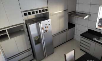 Imagem 2: Sobrado com renda ao lado