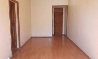 Imagem 3: Tijuca- próximo metrô Saens Pena- ótimo prédio- jardins- andar alto- sala - 3 quartos- 2 b