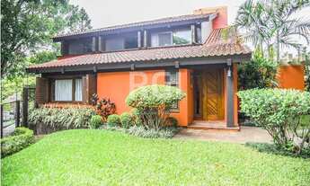 Imagem 2: CASA COM 534M2, 4 DORMITÓRIOS SENDO 2 SUÍTES E 4 VAGAS DE GARAGEM NO BAIRRO TRÊS FIGUEIRAS