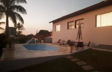 Imagem 2: Casa térrea com piscina