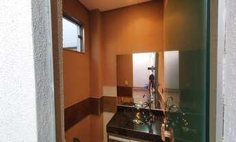 Imagem 2: Casa para venda com 230 metros quadrados com 3 quartos em Jardim Botânico - Uberlândia - M