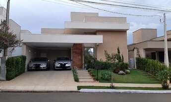 Imagem 4: Casa de condomínio para venda possui 220 metros quadrados com 3 quartos