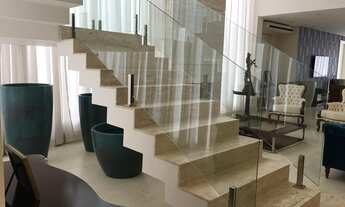 Imagem 3: Uma casa de grife, muito requinte e inteligente. São cinco amplas suítes, todas com armár