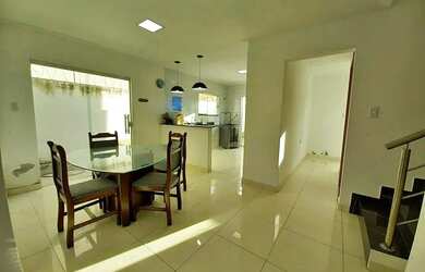 Imagem 2: Casa mobiliada 4/4, suítes, piscina, quiosque, condomínio Arembepe Linha Verde