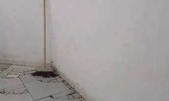 Imagem 4: Aluga-se kitnet Quarto com aluguel por R$350 /mês