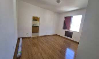 Imagem 6: Aluga-se, apartamento com dois quartos .dependência e Garagem. Em Botafogo